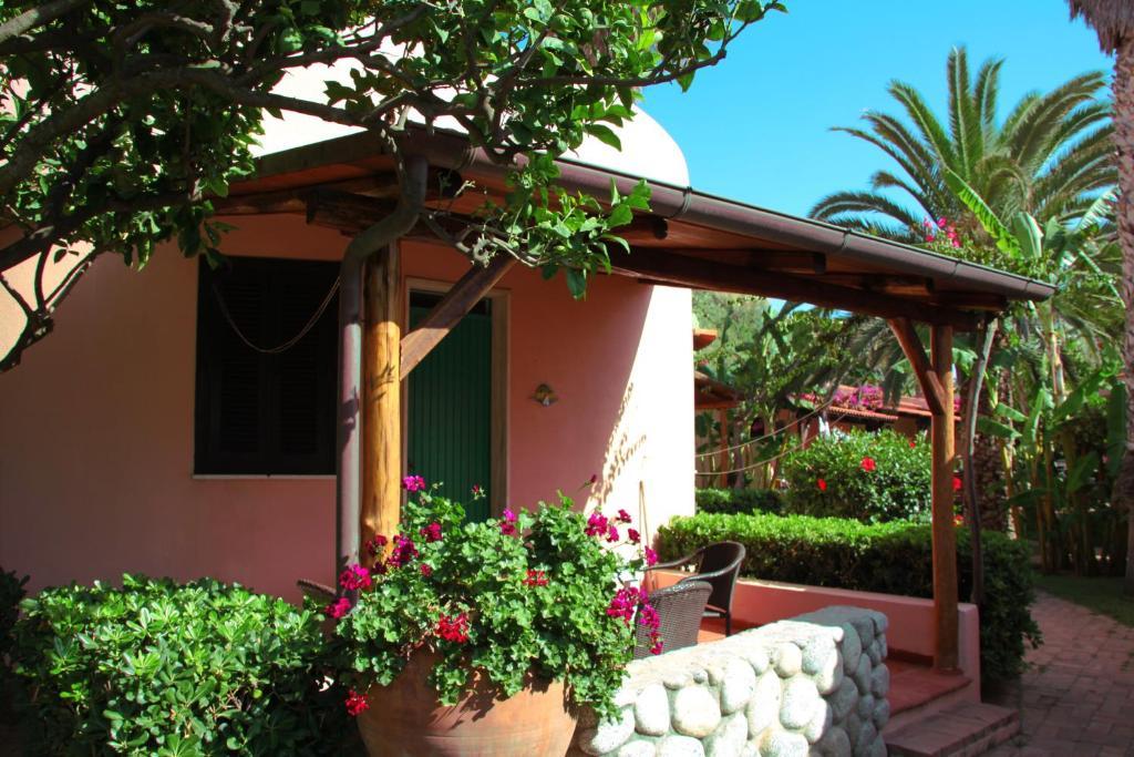Hotel Villaggio Cala Di Volpe Capo Vaticano Ruang foto