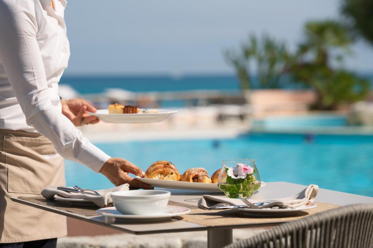 Hotel Villaggio Cala Di Volpe Capo Vaticano Bagian luar foto