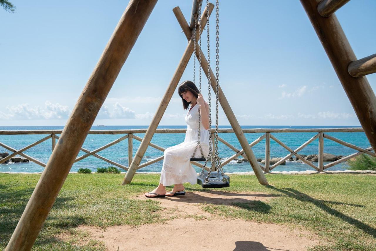 Hotel Villaggio Cala Di Volpe Capo Vaticano Bagian luar foto