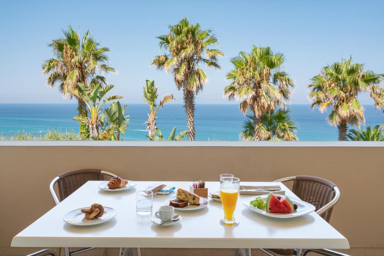 Hotel Villaggio Cala Di Volpe Capo Vaticano Bagian luar foto