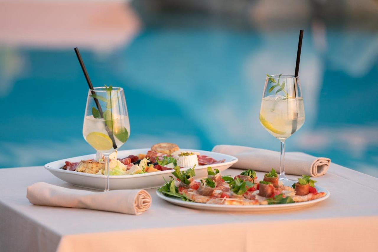 Hotel Villaggio Cala Di Volpe Capo Vaticano Bagian luar foto