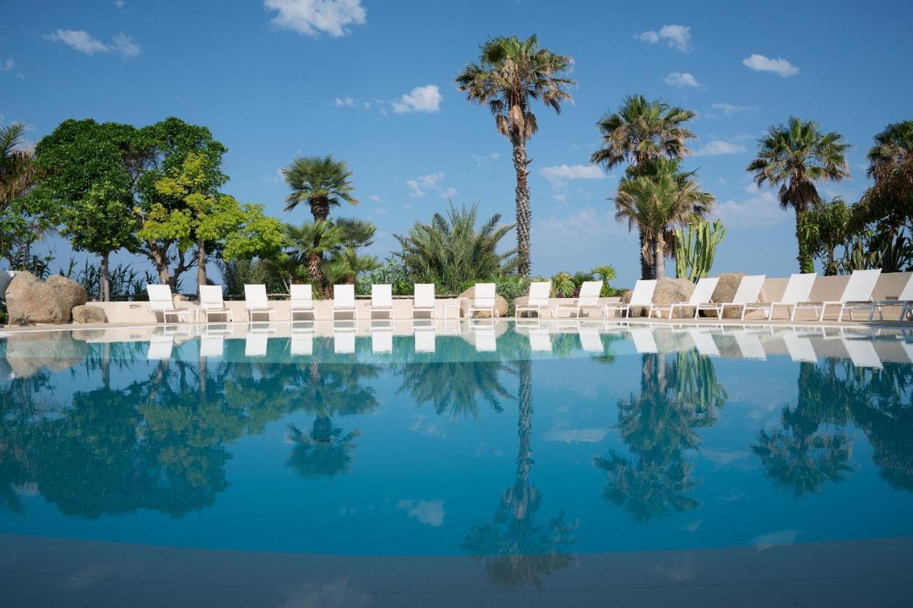 Hotel Villaggio Cala Di Volpe Capo Vaticano Bagian luar foto