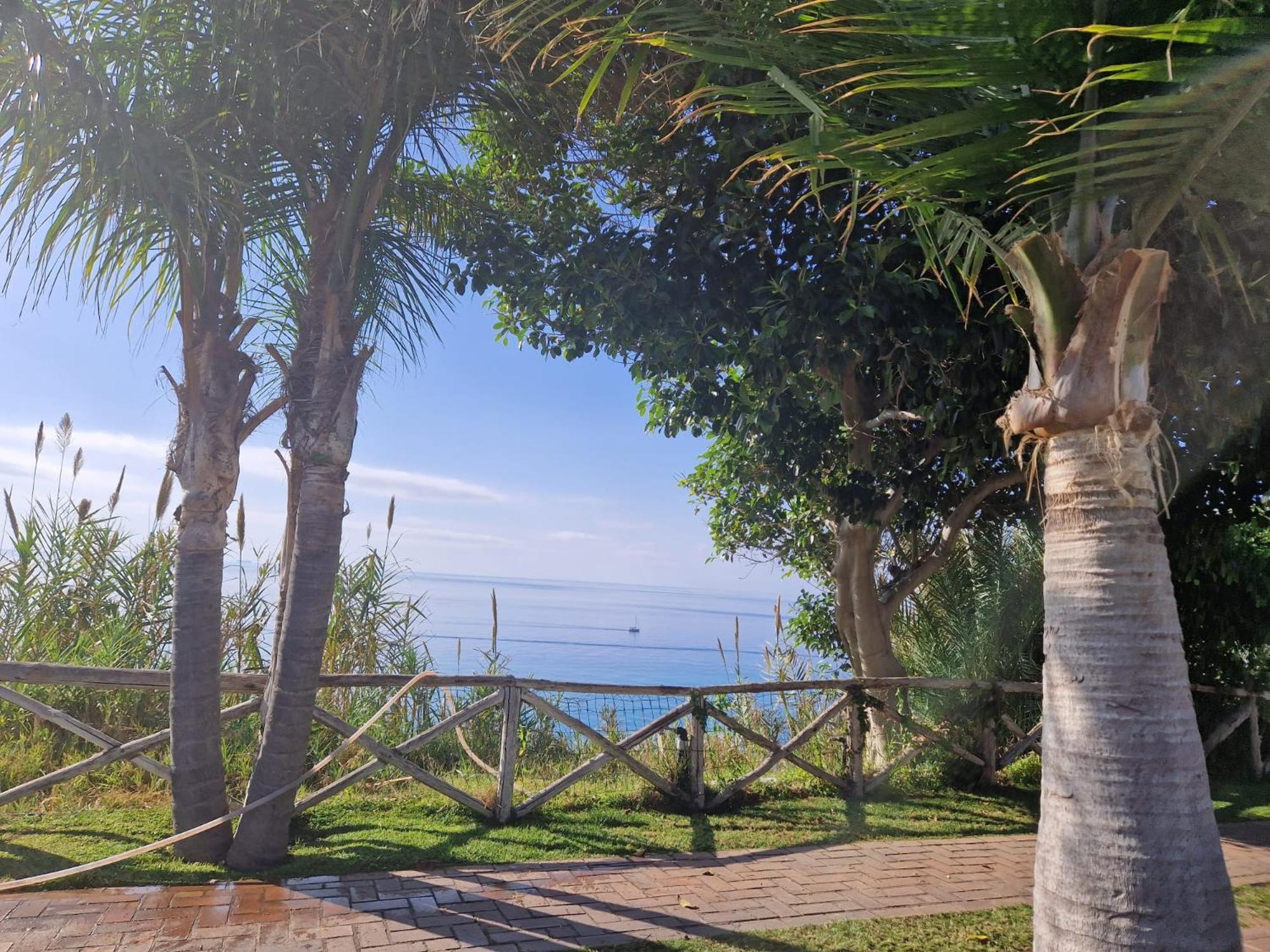 Hotel Villaggio Cala Di Volpe Capo Vaticano Bagian luar foto