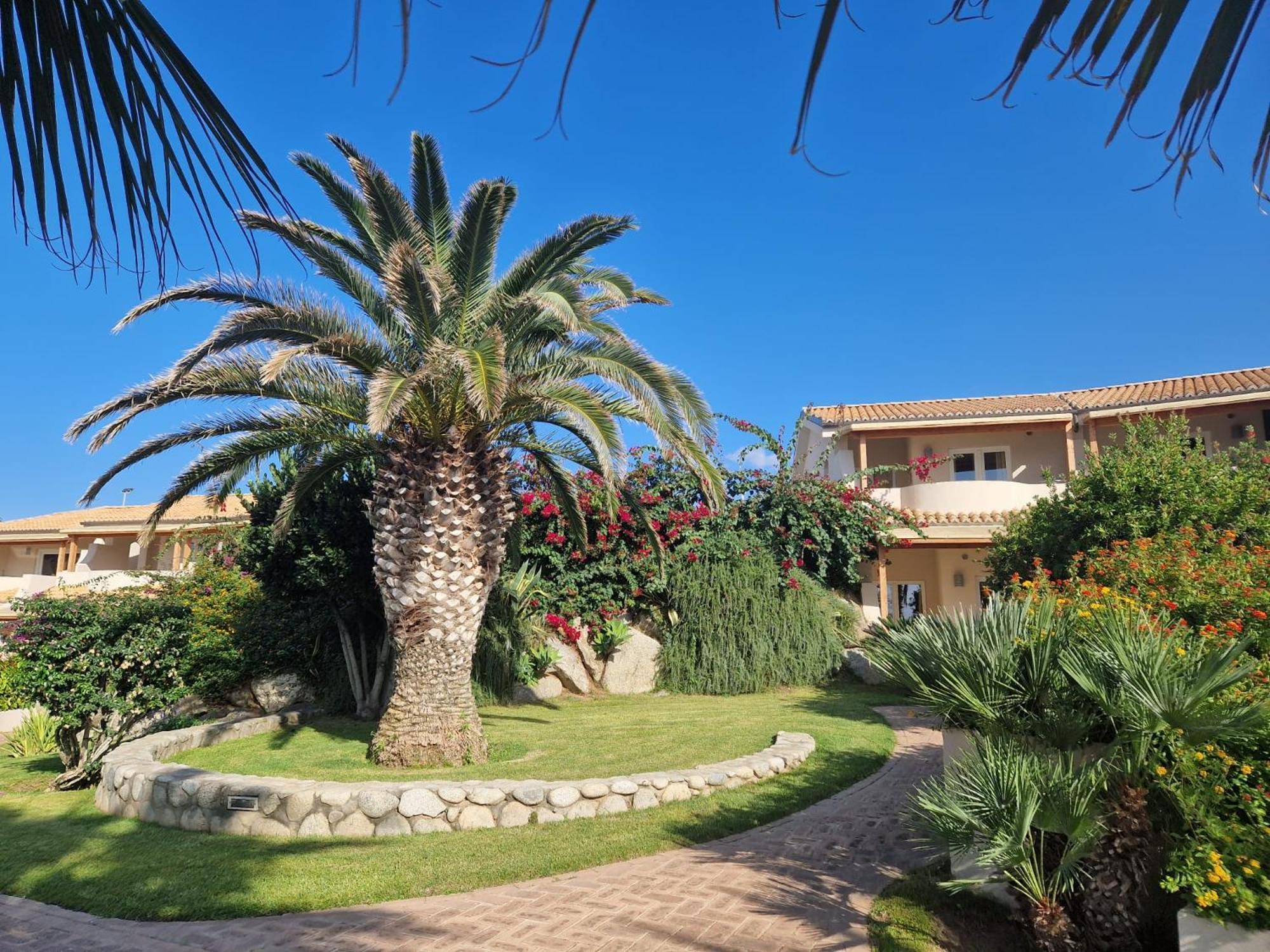 Hotel Villaggio Cala Di Volpe Capo Vaticano Bagian luar foto