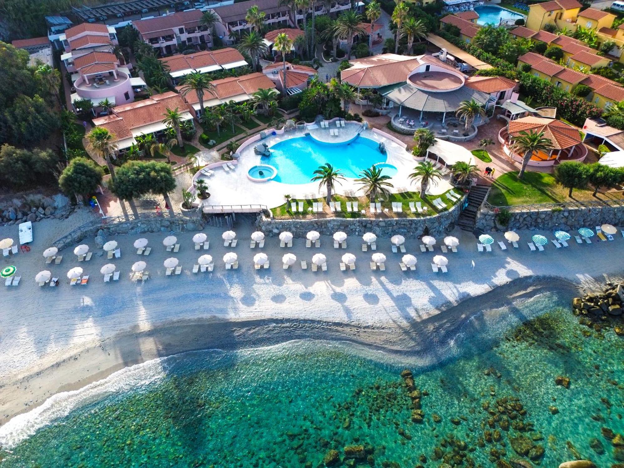Hotel Villaggio Cala Di Volpe Capo Vaticano Bagian luar foto