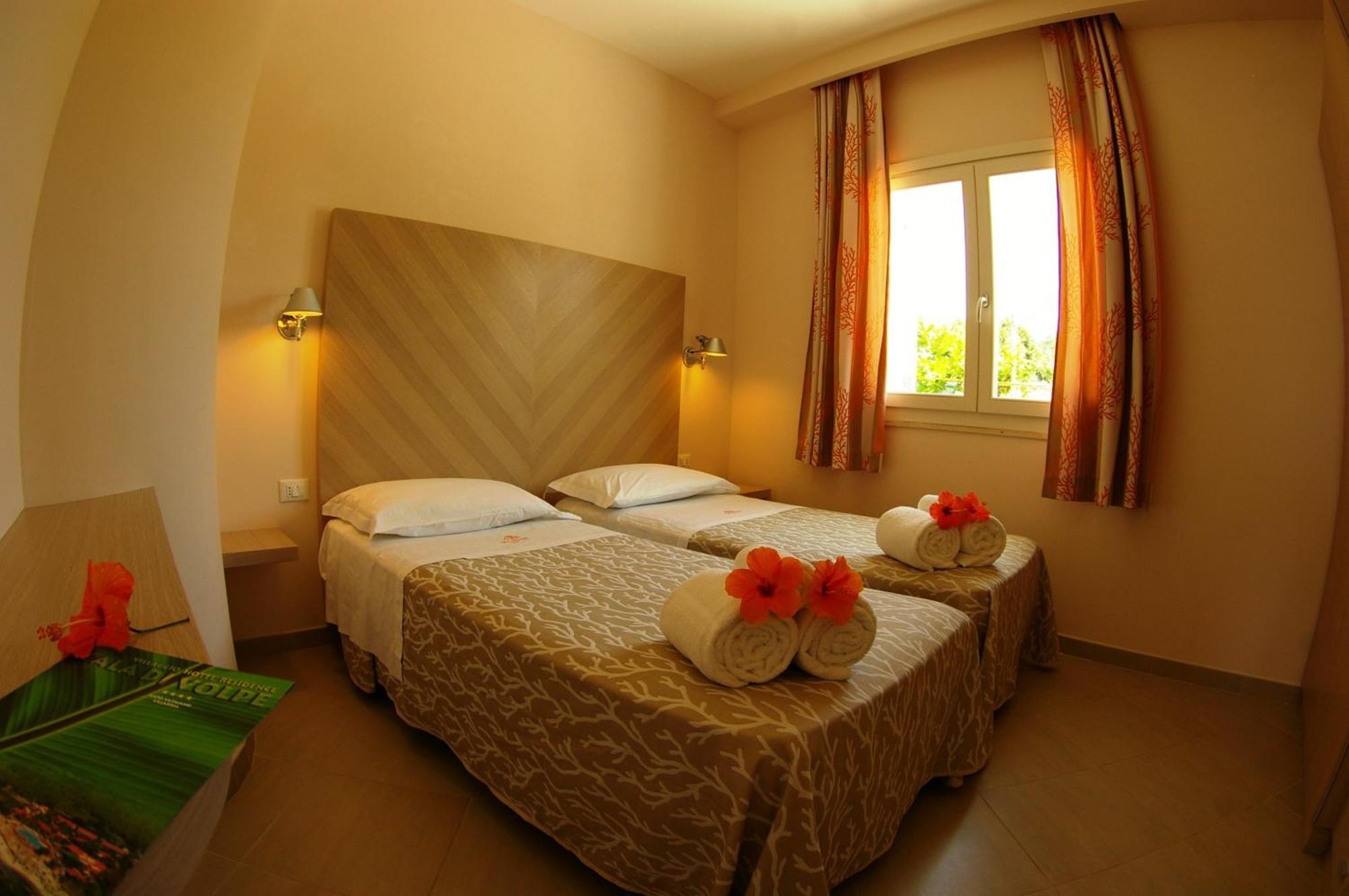 Hotel Villaggio Cala Di Volpe Capo Vaticano Bagian luar foto