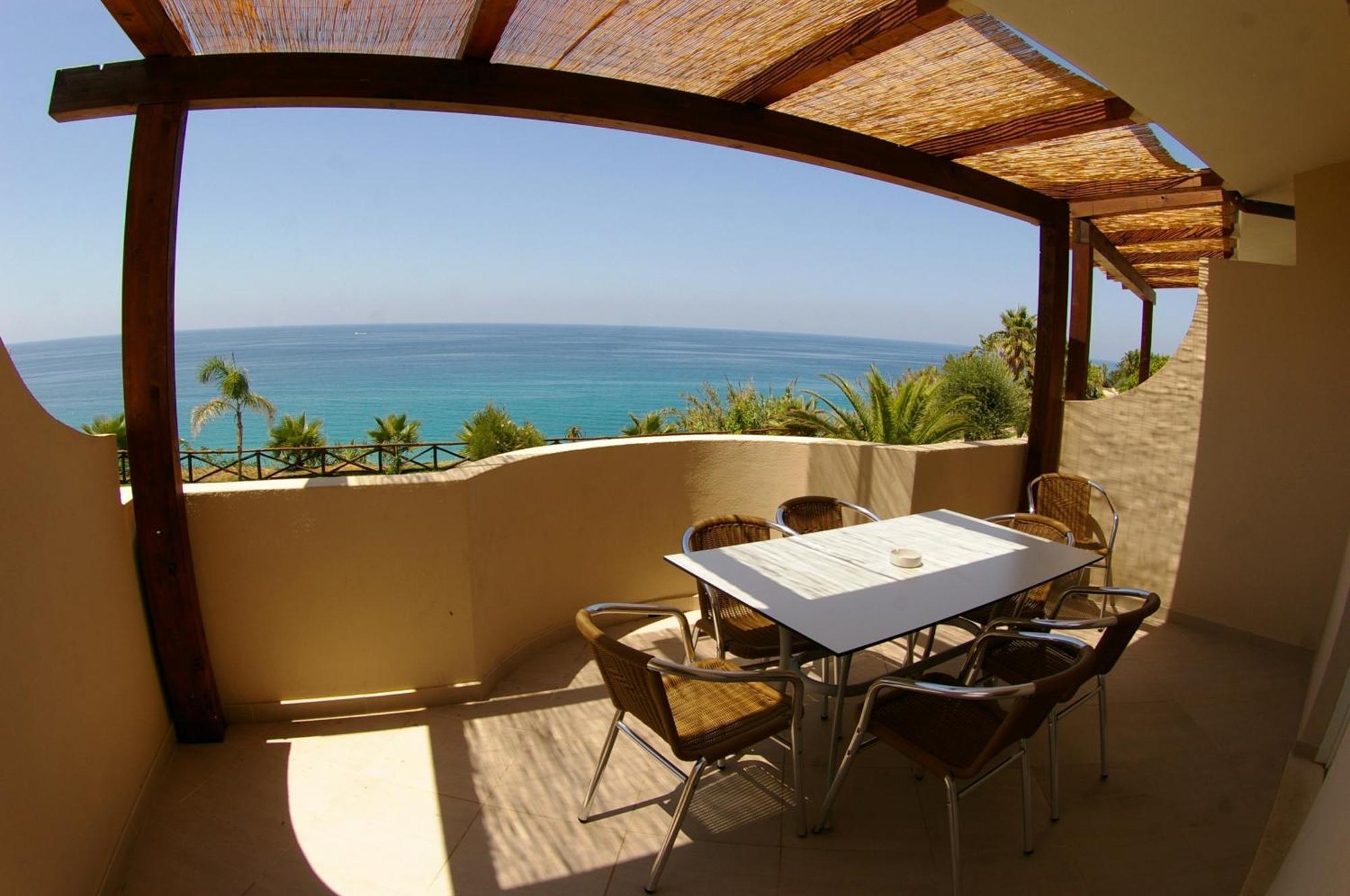 Hotel Villaggio Cala Di Volpe Capo Vaticano Bagian luar foto