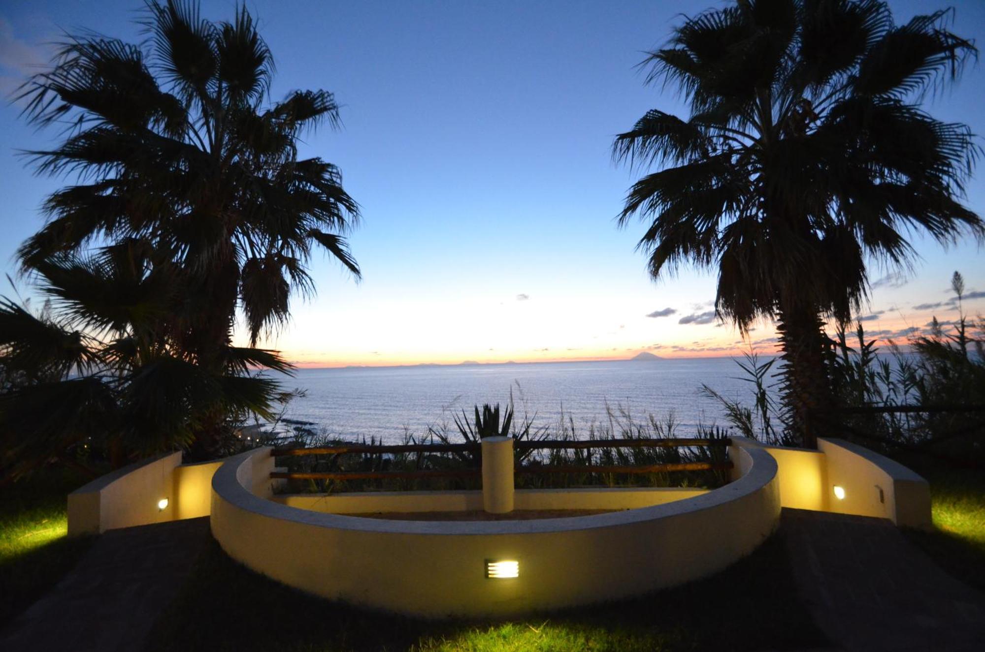 Hotel Villaggio Cala Di Volpe Capo Vaticano Bagian luar foto