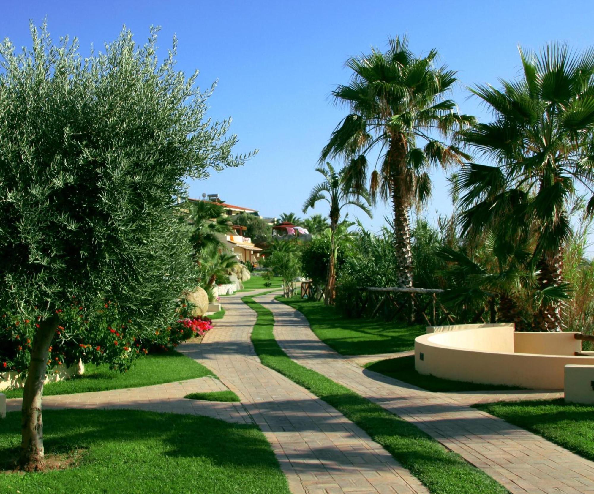 Hotel Villaggio Cala Di Volpe Capo Vaticano Bagian luar foto