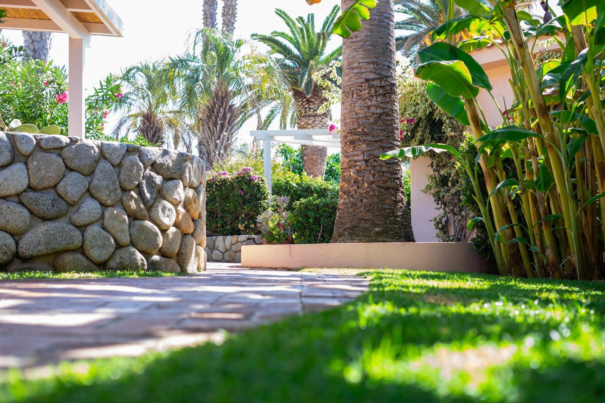Hotel Villaggio Cala Di Volpe Capo Vaticano Bagian luar foto