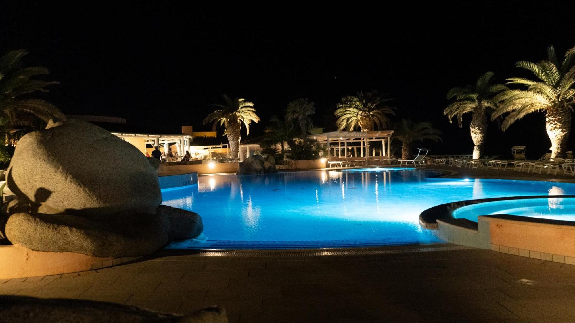 Hotel Villaggio Cala Di Volpe Capo Vaticano Bagian luar foto