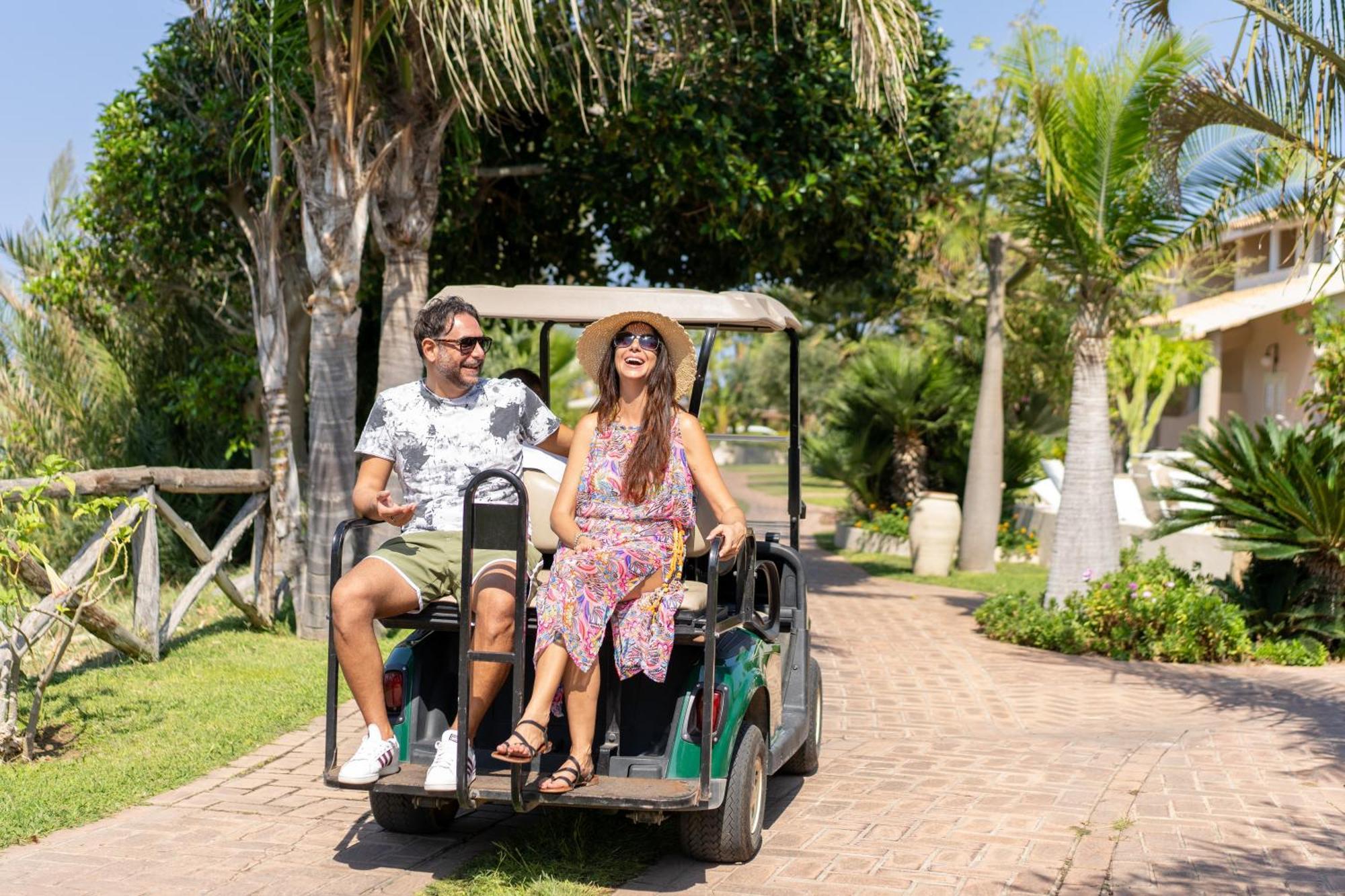 Hotel Villaggio Cala Di Volpe Capo Vaticano Bagian luar foto
