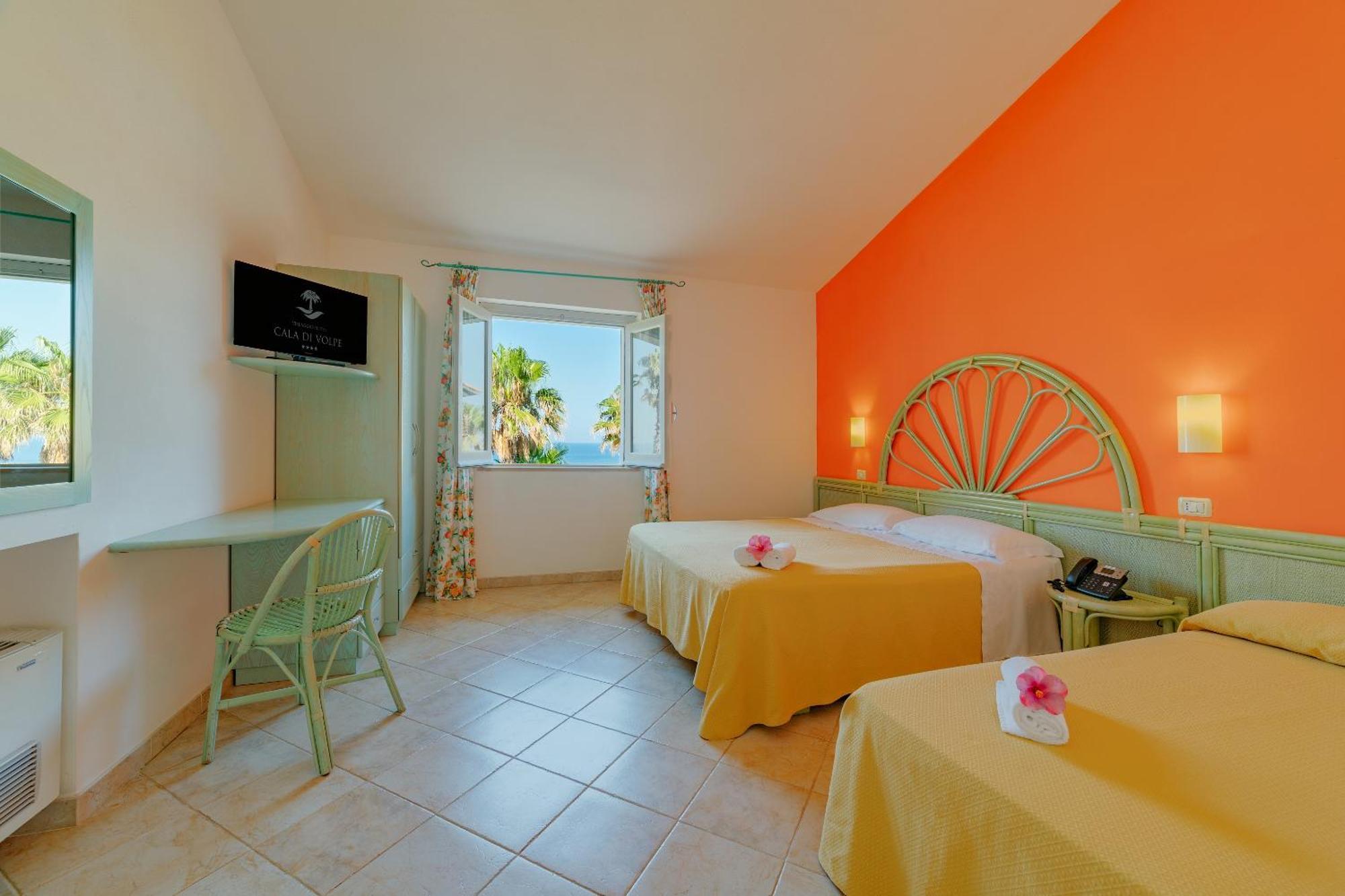Hotel Villaggio Cala Di Volpe Capo Vaticano Bagian luar foto