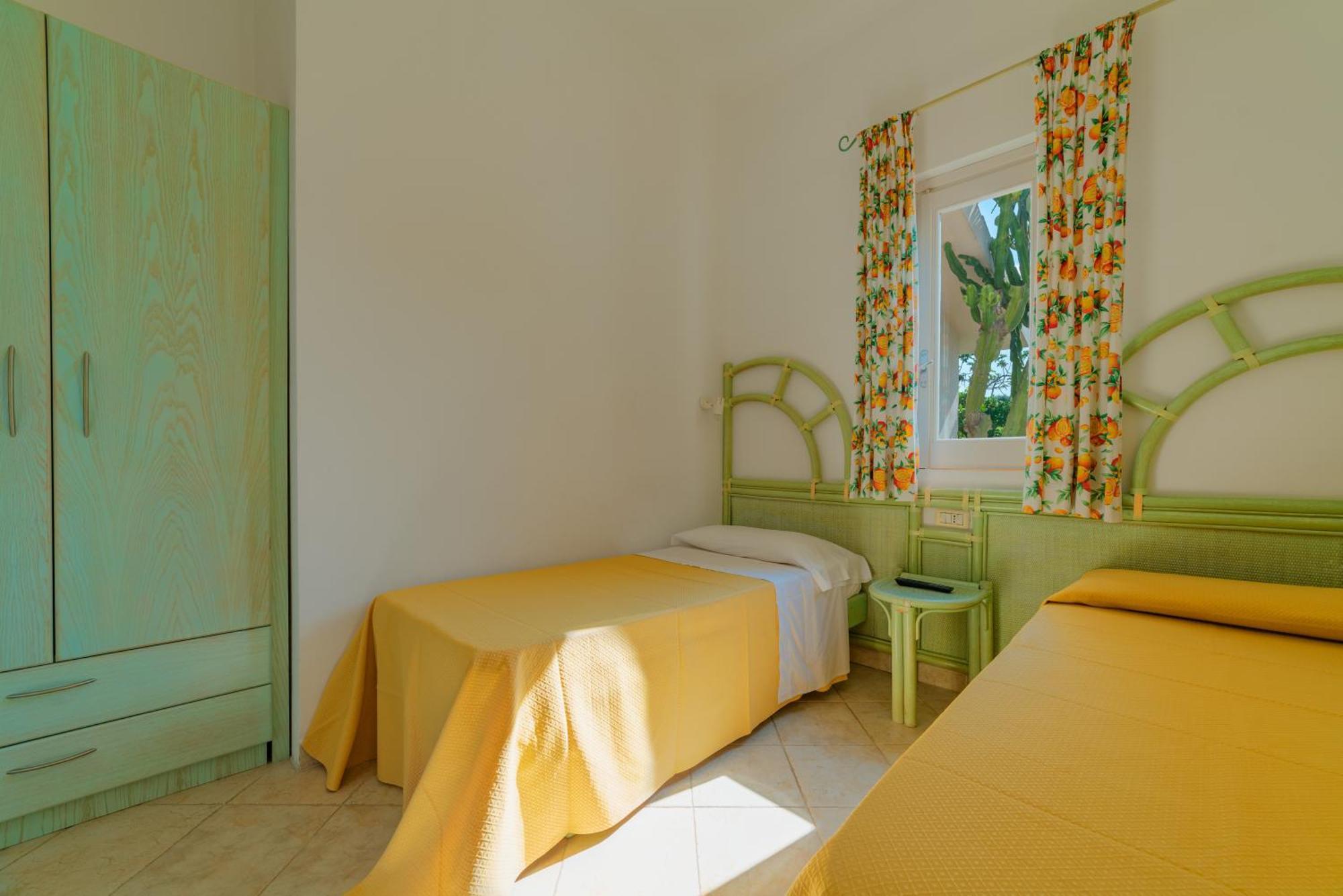 Hotel Villaggio Cala Di Volpe Capo Vaticano Bagian luar foto