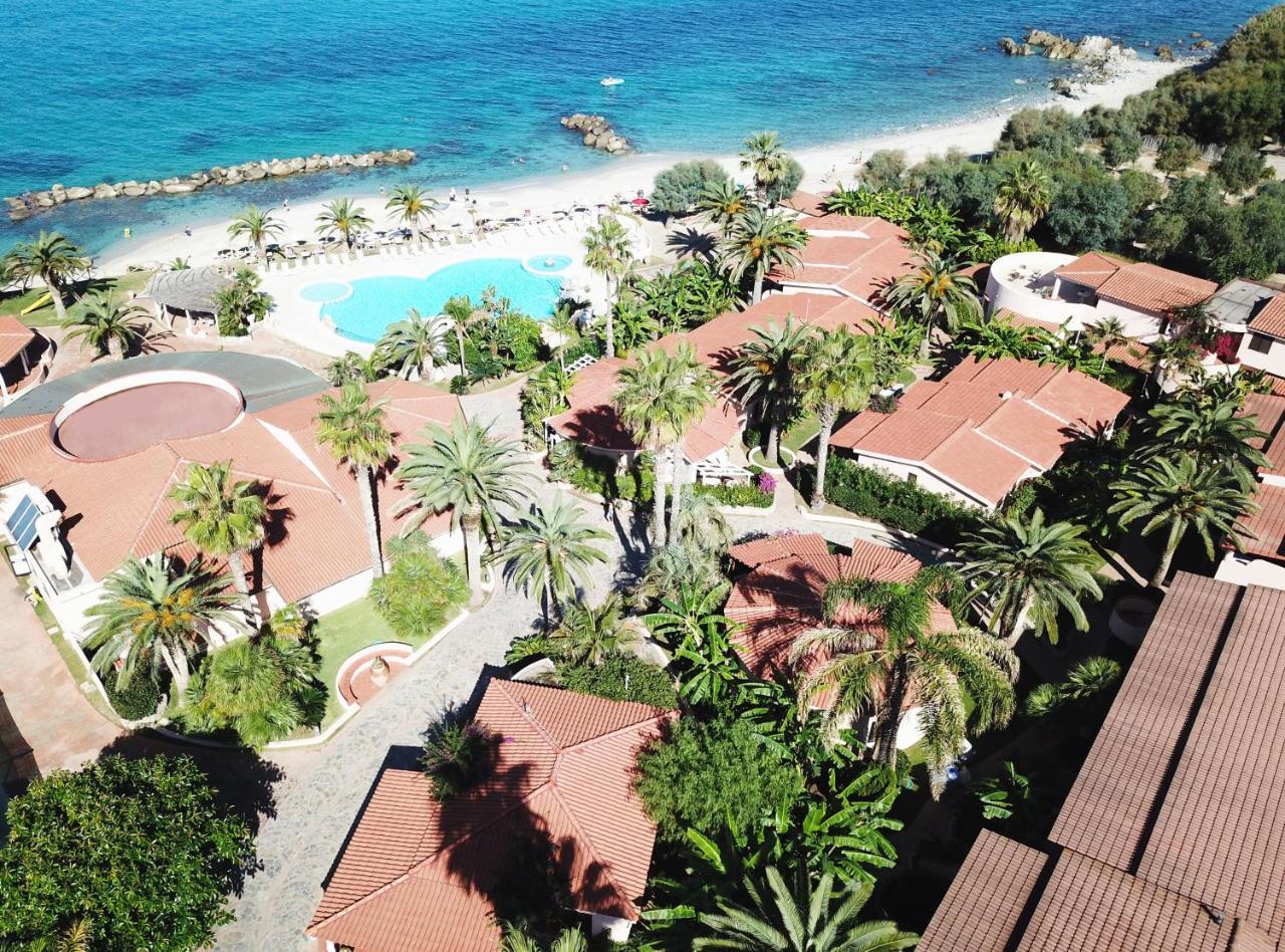 Hotel Villaggio Cala Di Volpe Capo Vaticano Bagian luar foto