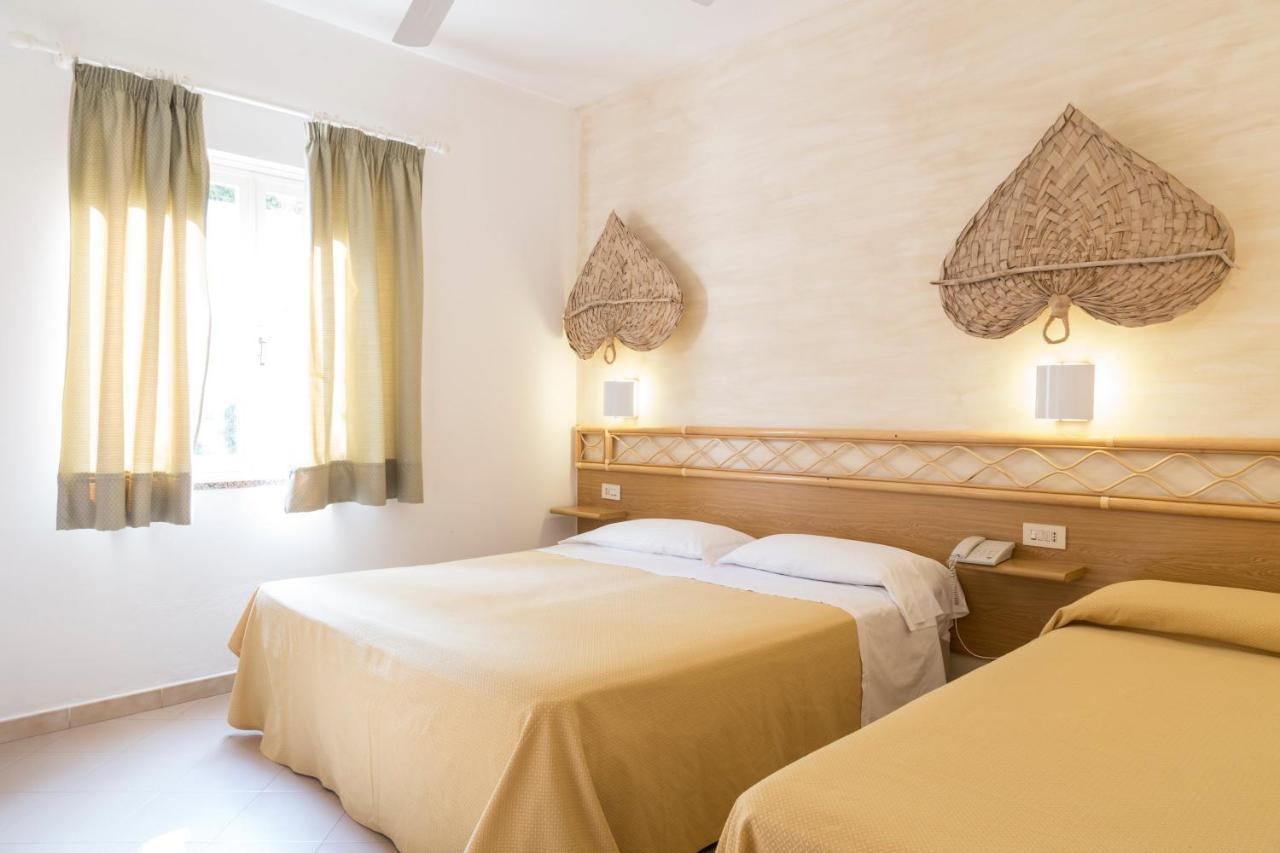 Hotel Villaggio Cala Di Volpe Capo Vaticano Bagian luar foto