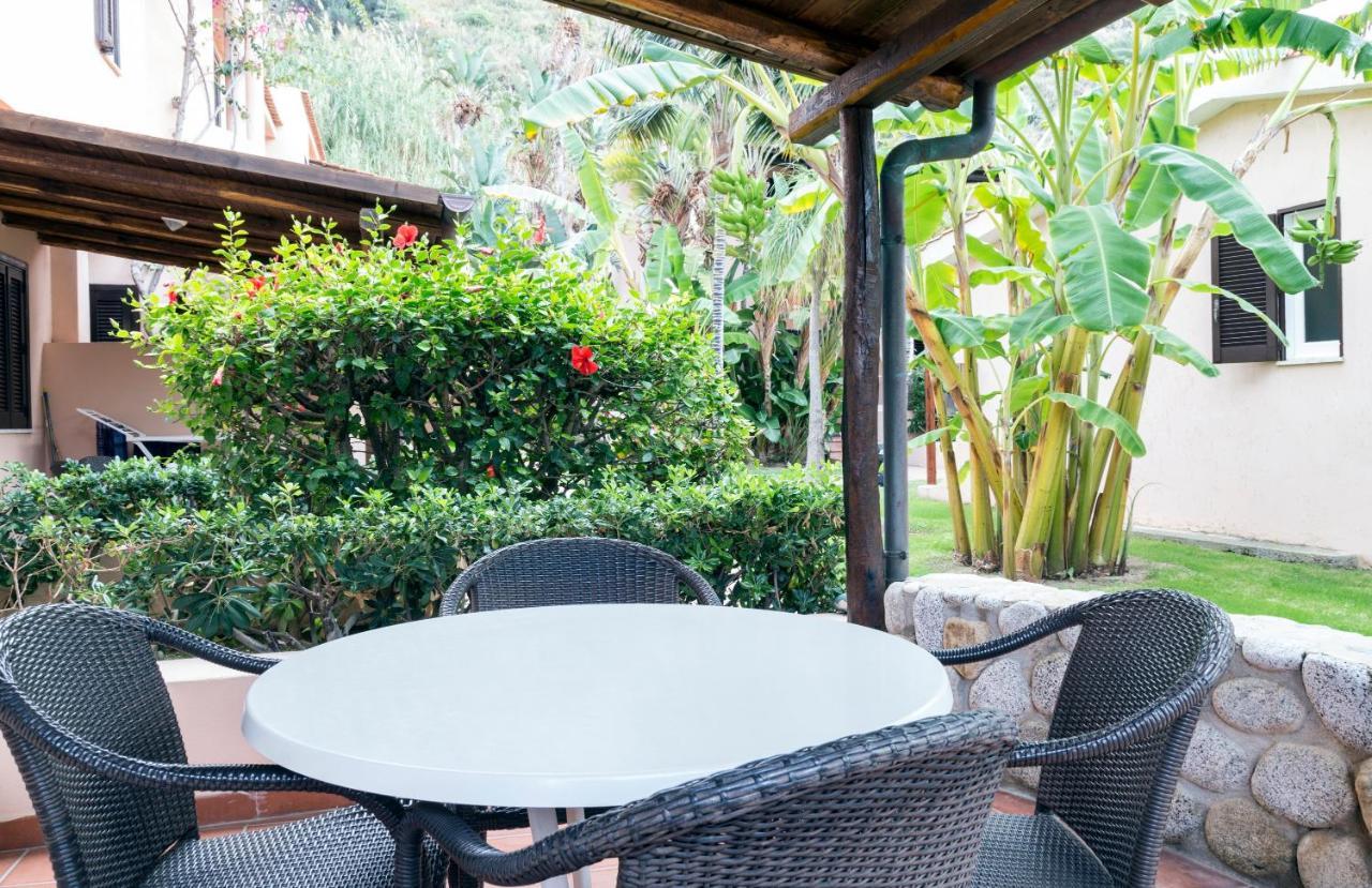 Hotel Villaggio Cala Di Volpe Capo Vaticano Bagian luar foto